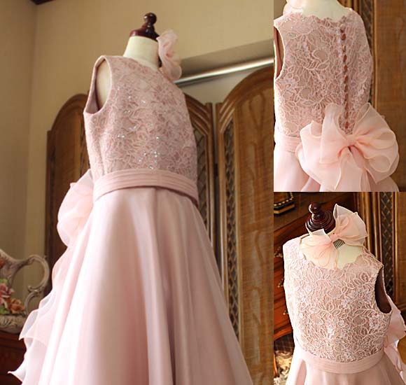 カットワークネックライン 繊細なレース ハンドメイドドレス