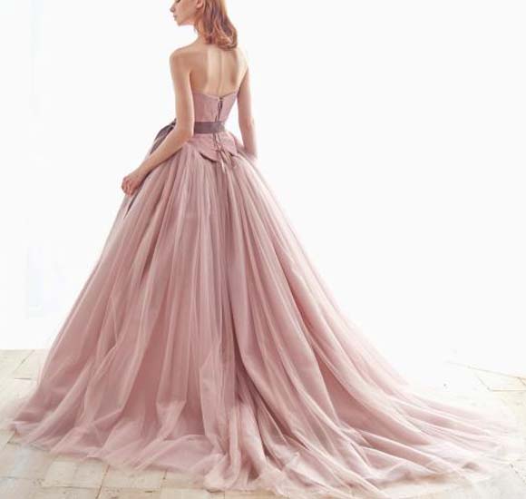 ウエディングドレス ピンクを基調とした可愛いドレスウェディングドレス